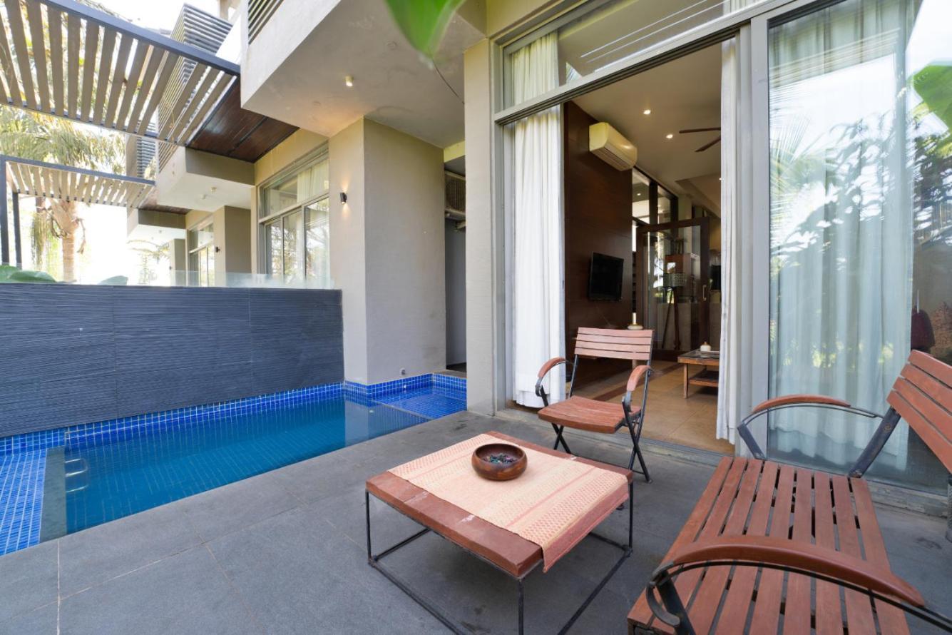 August Private Pool By Hnh *