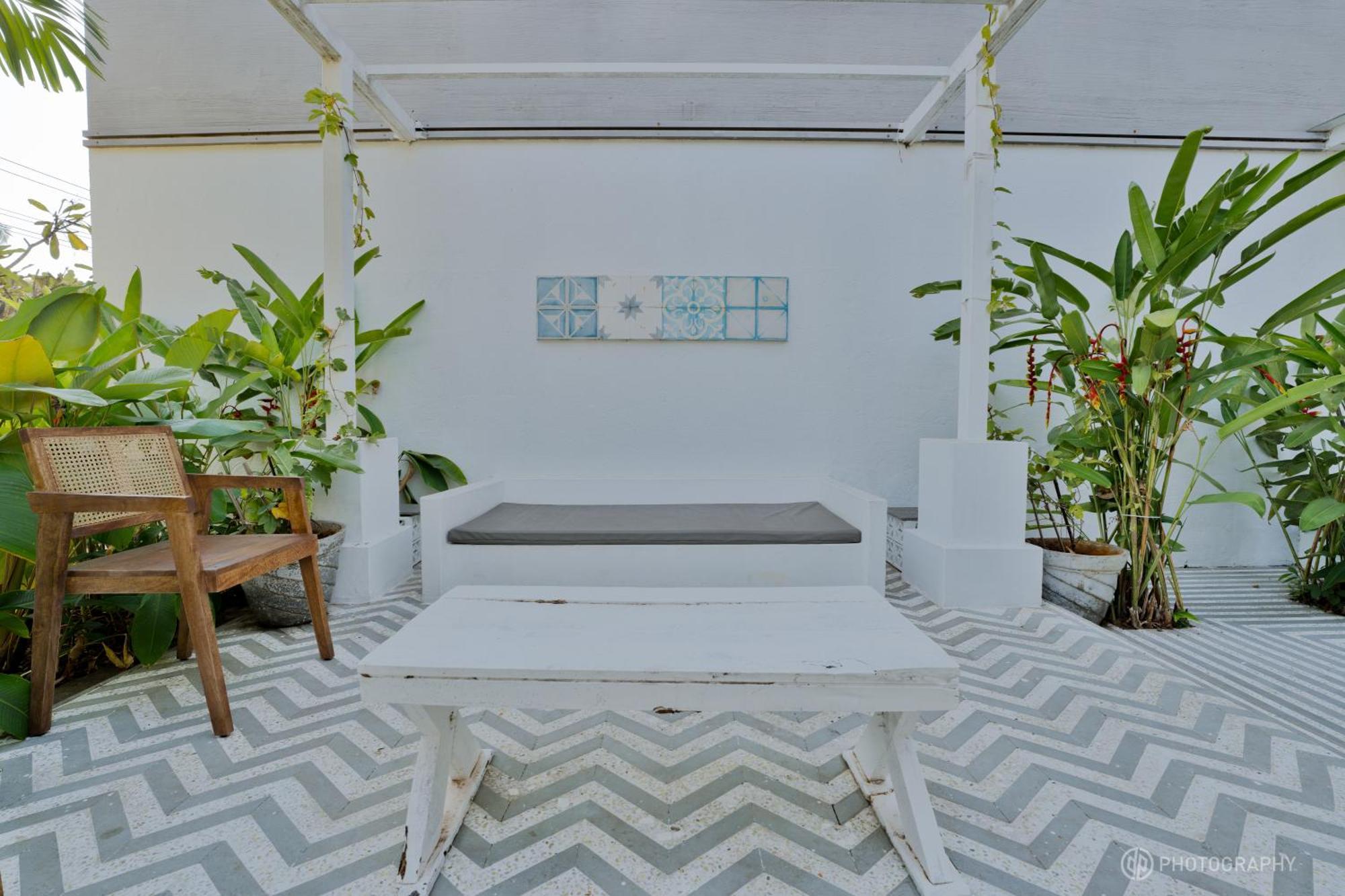 August Private Pool By Hnh